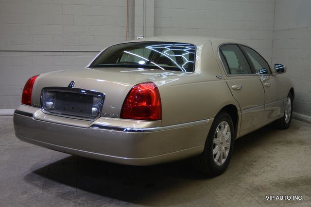 2010 Lincoln Town Car 4dr Sedan Signature Limited - 22967450 - 3