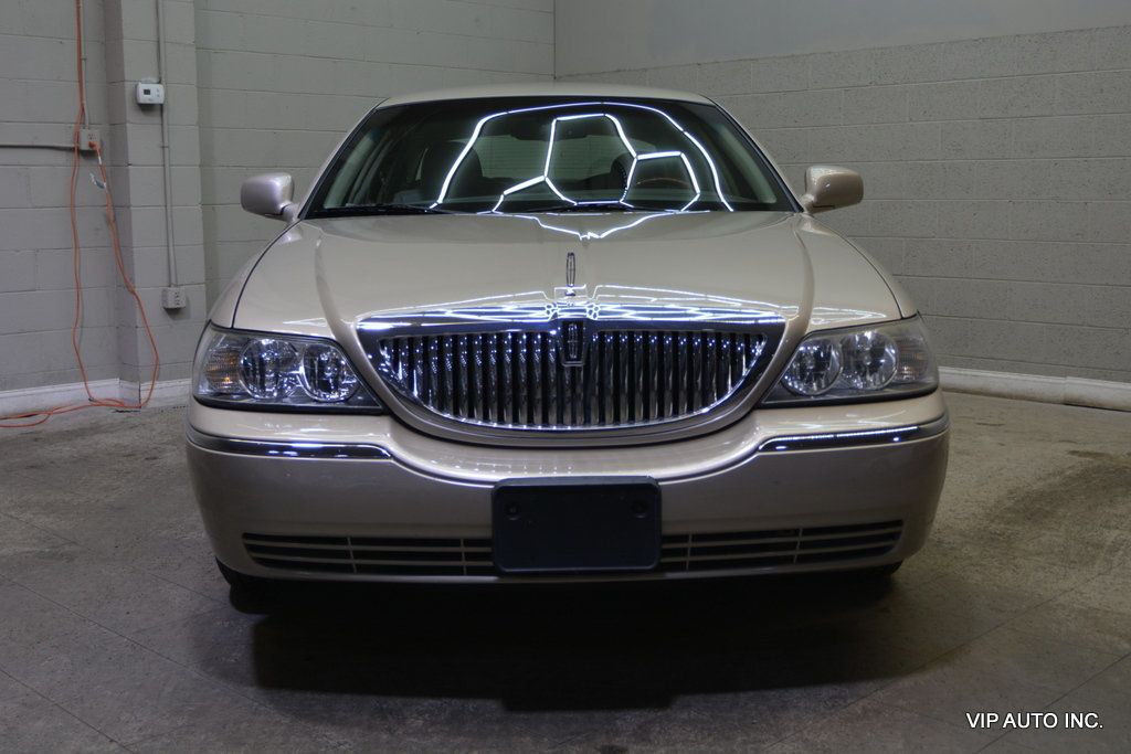 2010 Lincoln Town Car 4dr Sedan Signature Limited - 22967450 - 4