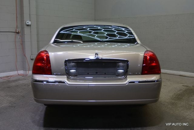 2010 Lincoln Town Car 4dr Sedan Signature Limited - 22967450 - 5