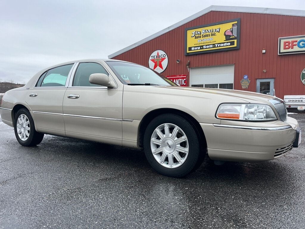 2010 Lincoln Town Car SIGNATURE LIMITED TOWN CAR - 22703834 - 0