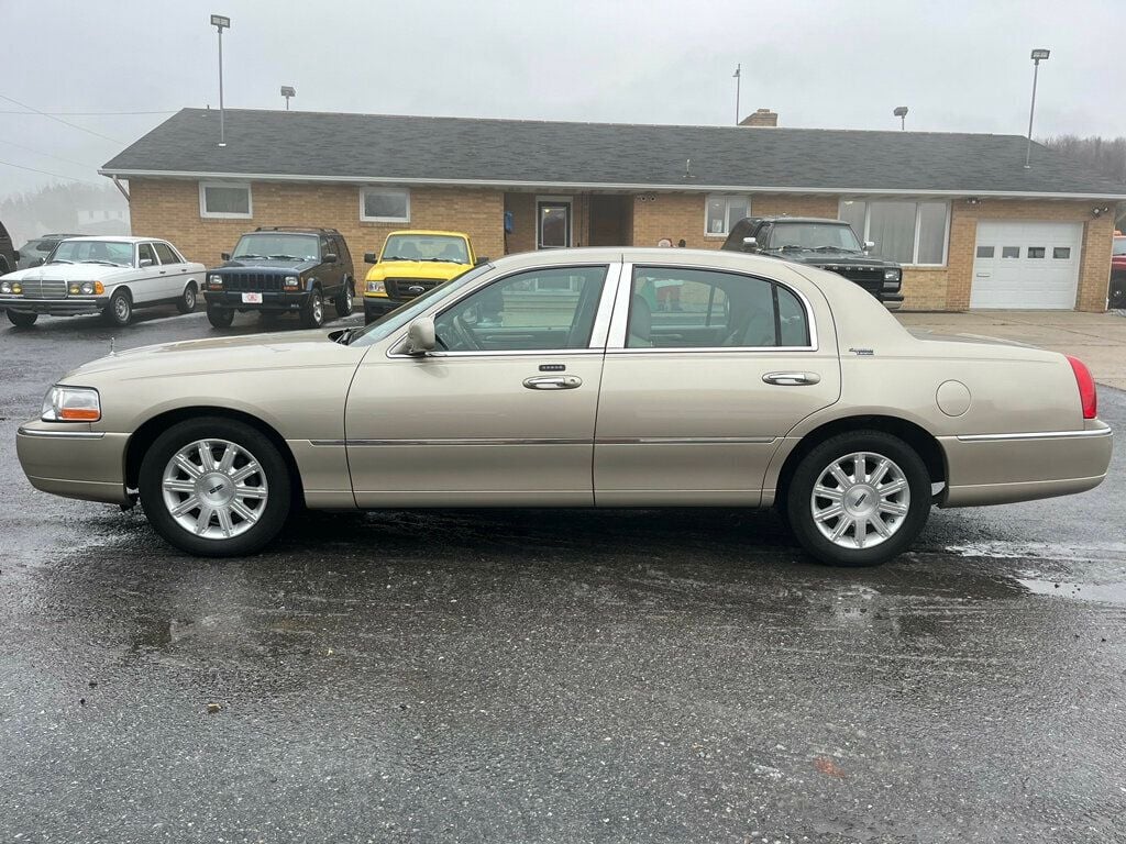 2010 Lincoln Town Car SIGNATURE LIMITED TOWN CAR - 22703834 - 11