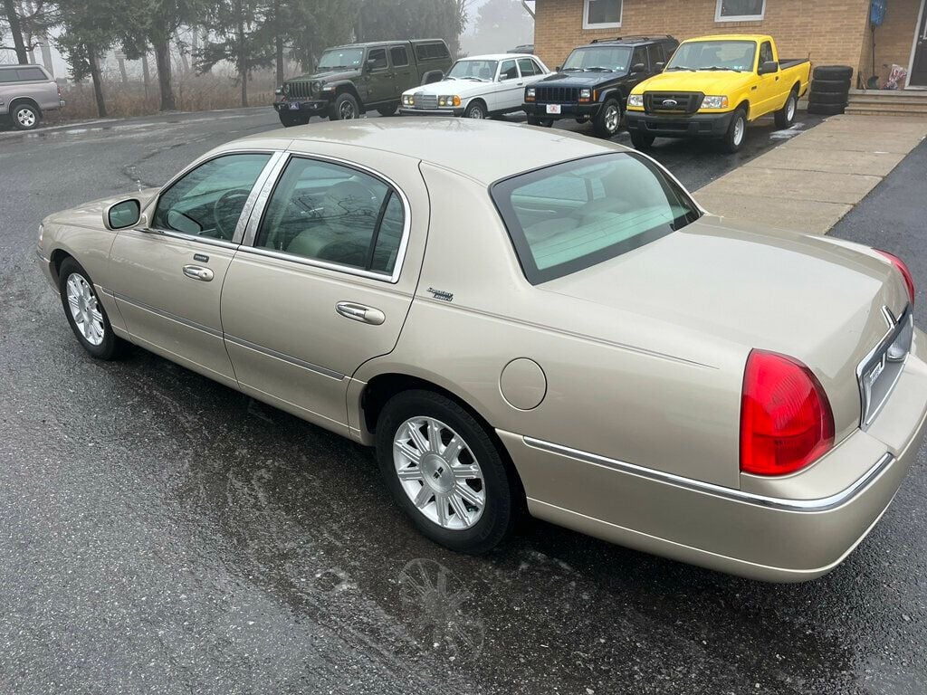 2010 Lincoln Town Car SIGNATURE LIMITED TOWN CAR - 22703834 - 12