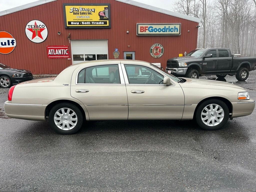 2010 Lincoln Town Car SIGNATURE LIMITED TOWN CAR - 22703834 - 1