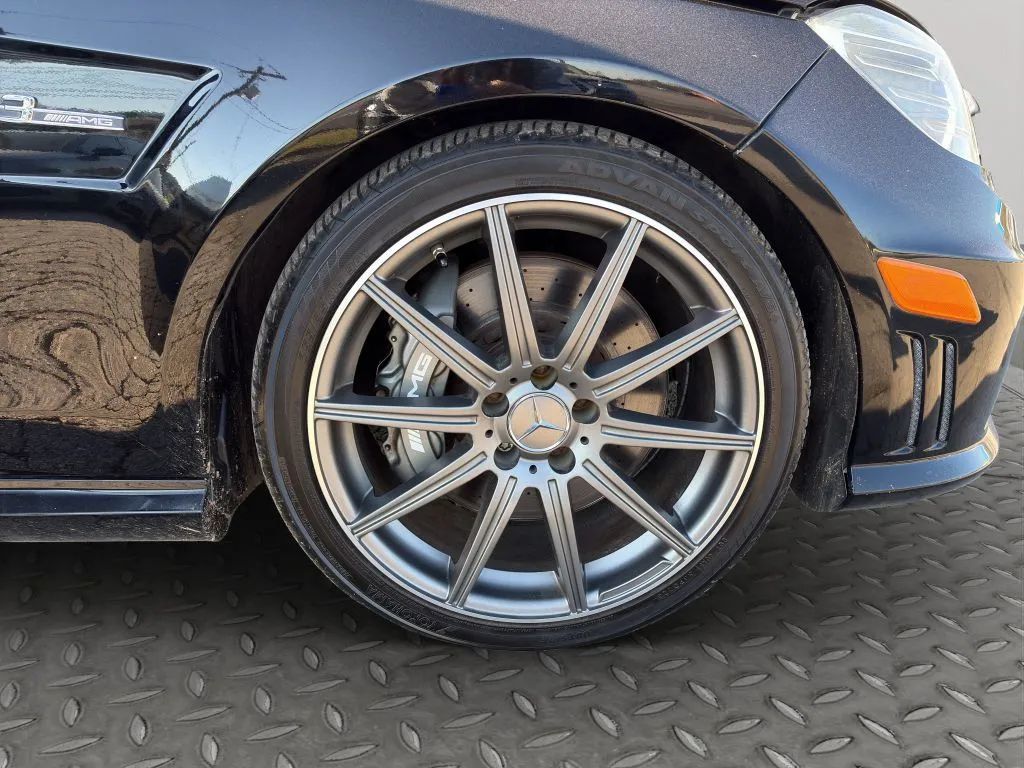 2010 Mercedes-Benz E-Class AMG, 6.3L V8, XENONS, TINTED, BLUETOOTH, SPOILER & MORE - 22609445 - 27