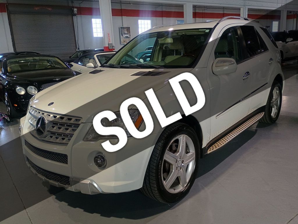 2010 Mercedes-Benz M-Class ML 550 4MATIC 4dr ML550 AMG Sport Clean Carfax - 22964323 - 0
