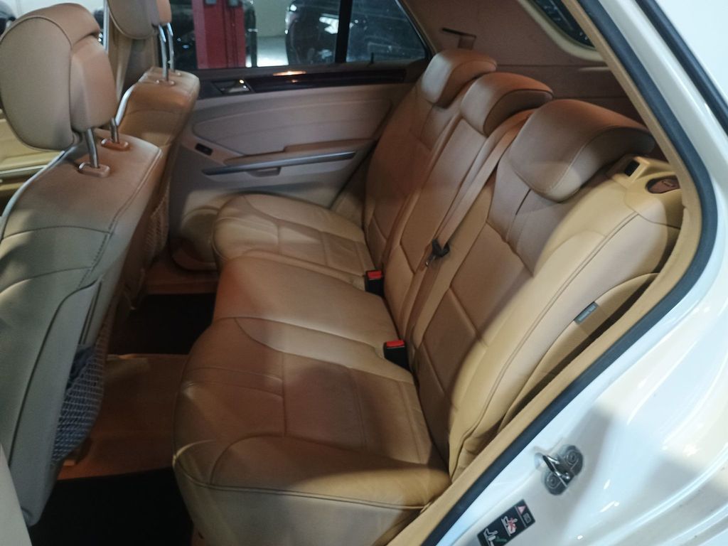 2010 Mercedes-Benz M-Class ML 550 4MATIC 4dr ML550 AMG Sport Clean Carfax - 22964323 - 23