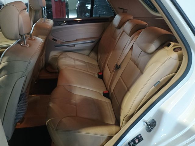 2010 Mercedes-Benz M-Class ML 550 4MATIC 4dr ML550 AMG Sport Clean Carfax - 22964323 - 23