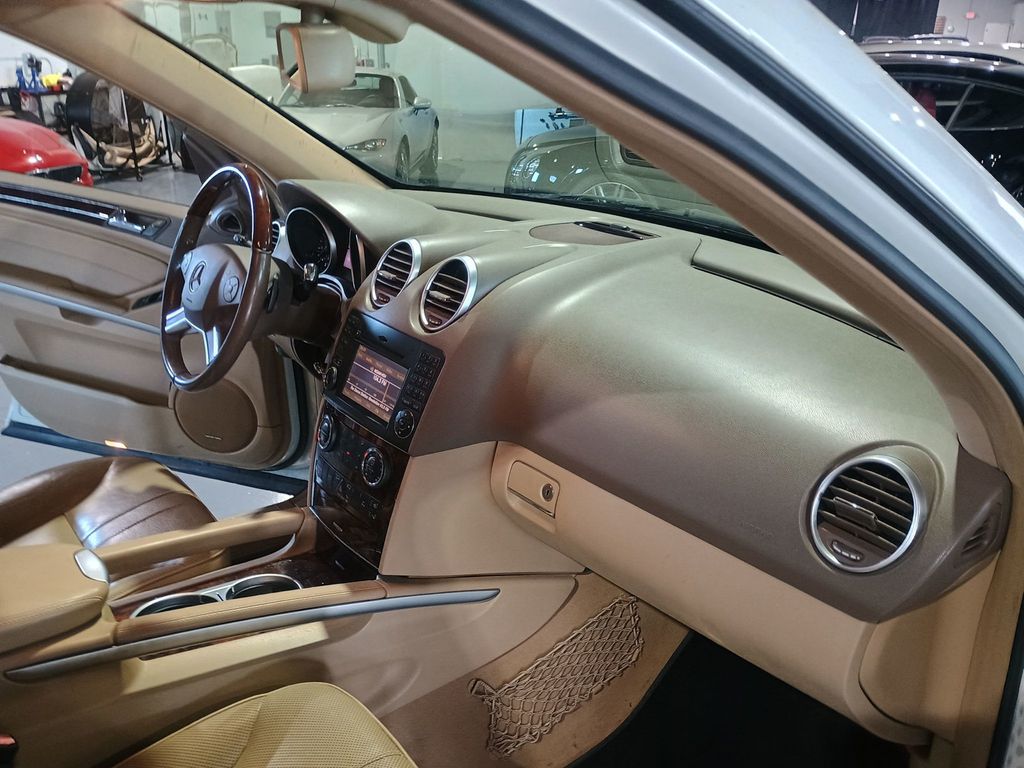 2010 Mercedes-Benz M-Class ML 550 4MATIC 4dr ML550 AMG Sport Clean Carfax - 22964323 - 29