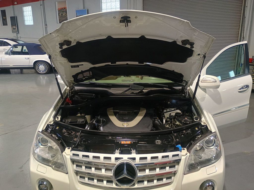 2010 Mercedes-Benz M-Class ML 550 4MATIC 4dr ML550 AMG Sport Clean Carfax - 22964323 - 31