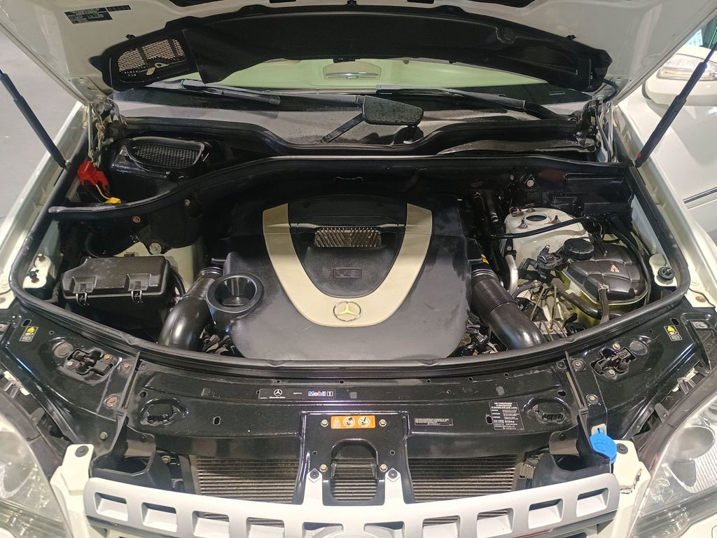 2010 Mercedes-Benz M-Class ML 550 4MATIC 4dr ML550 AMG Sport Clean Carfax - 22964323 - 33