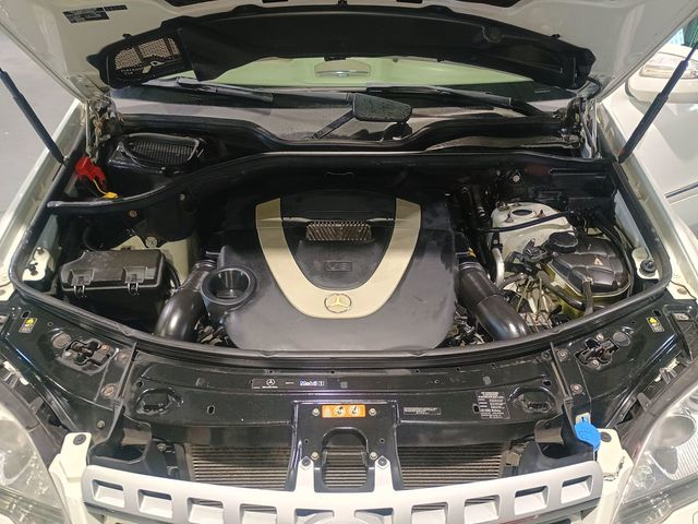 2010 Mercedes-Benz M-Class ML 550 4MATIC 4dr ML550 AMG Sport Clean Carfax - 22964323 - 33