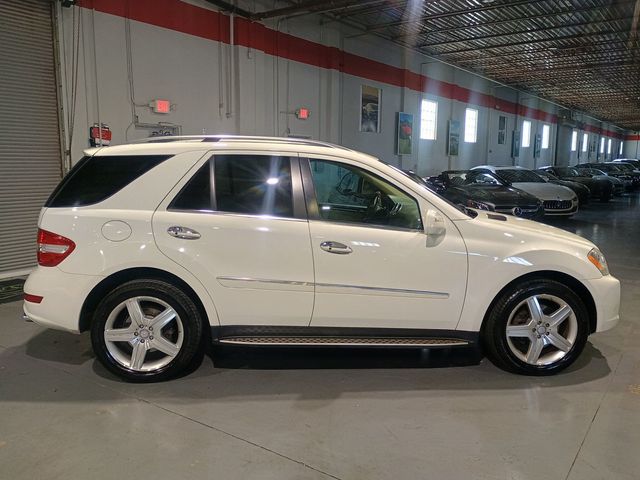 2010 Mercedes-Benz M-Class ML 550 4MATIC 4dr ML550 AMG Sport Clean Carfax - 22964323 - 5