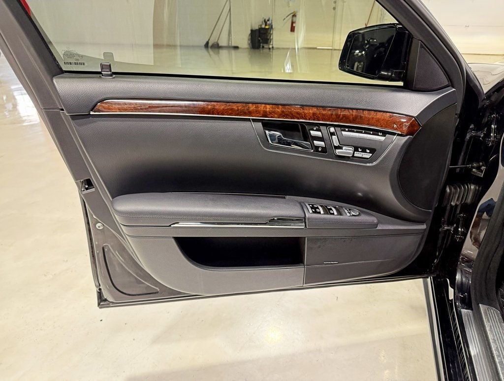 2010 Mercedes-Benz S-Class 4dr Sedan S 550 4MATIC - 22938245 - 35