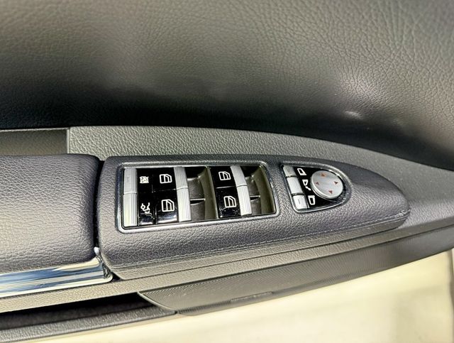 2010 Mercedes-Benz S-Class 4dr Sedan S 550 4MATIC - 22938245 - 37