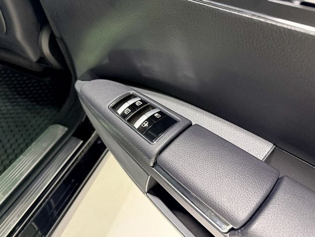 2010 Mercedes-Benz S-Class 4dr Sedan S 550 4MATIC - 22938245 - 52