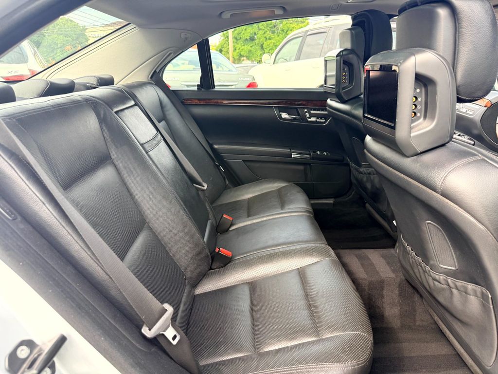 2010 Mercedes-Benz S-Class 4dr Sedan S 550 4MATIC - 23078780 - 9