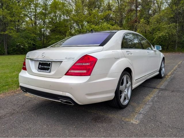 2010 Mercedes-Benz S-Class S550 4MATIC's photo