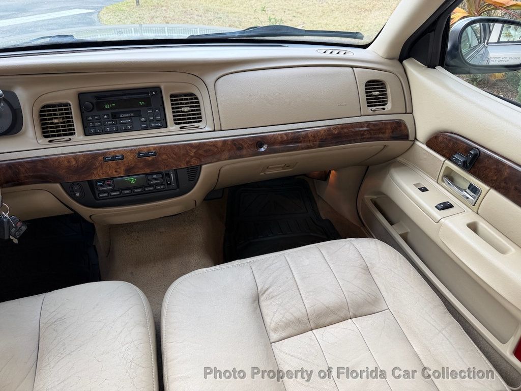 2010 Mercury Grand Marquis LS Sedan Ultimate Edition - 22985262 - 11