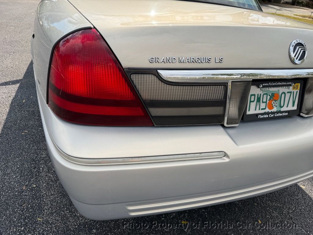 2010 Mercury Grand Marquis LS Sedan Ultimate Edition - 22985262 - 20