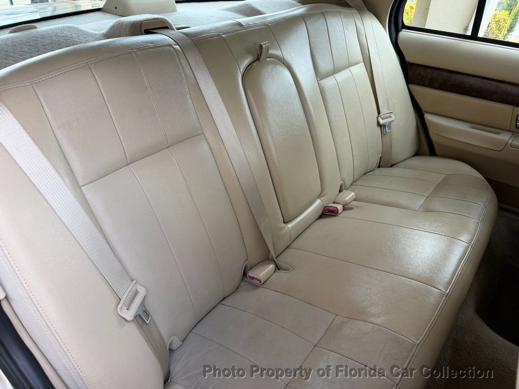 2010 Mercury Grand Marquis LS Sedan Ultimate Edition - 22985262 - 28