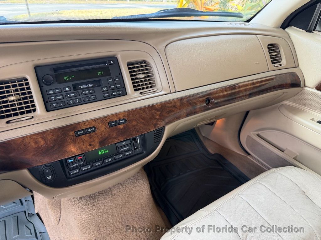 2010 Mercury Grand Marquis LS Sedan Ultimate Edition - 22985262 - 40