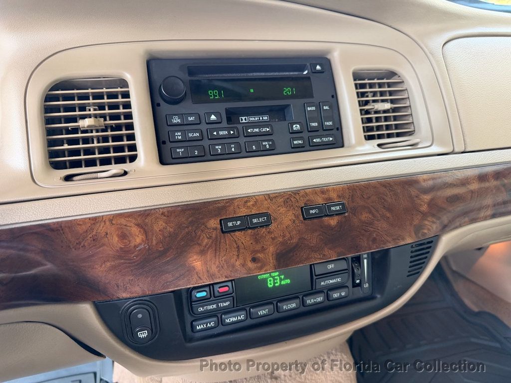 2010 Mercury Grand Marquis LS Sedan Ultimate Edition - 22985262 - 41