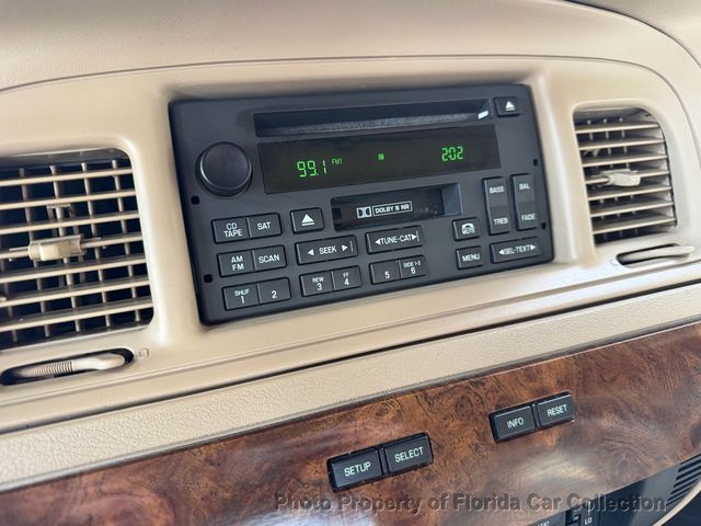 2010 Mercury Grand Marquis LS Sedan Ultimate Edition - 22985262 - 44