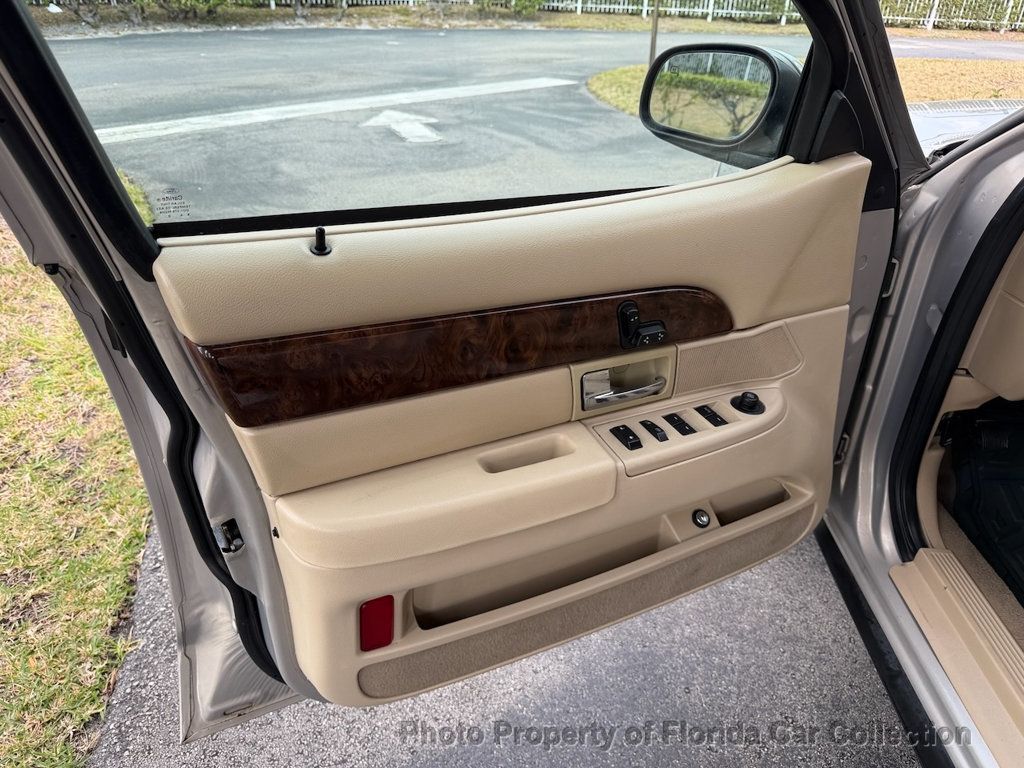 2010 Mercury Grand Marquis LS Sedan Ultimate Edition - 22985262 - 48