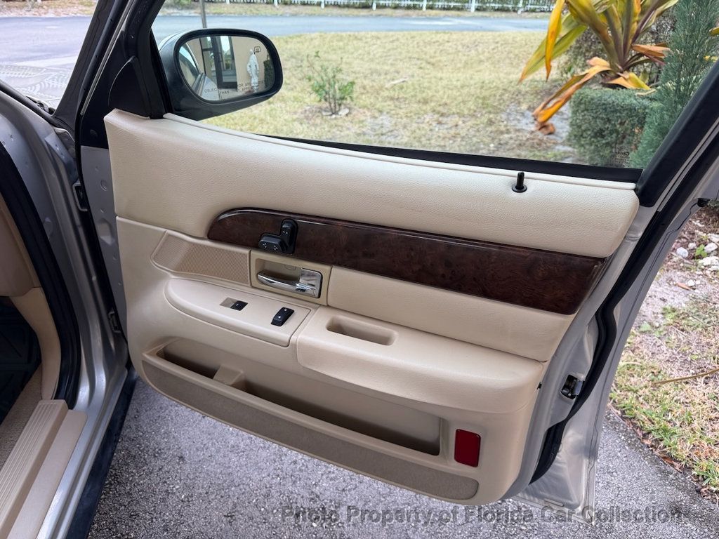 2010 Mercury Grand Marquis LS Sedan Ultimate Edition - 22985262 - 49