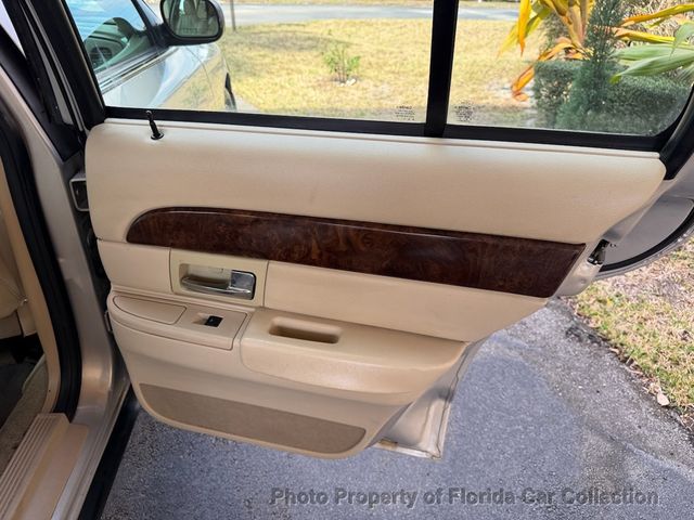 2010 Mercury Grand Marquis LS Sedan Ultimate Edition - 22985262 - 51