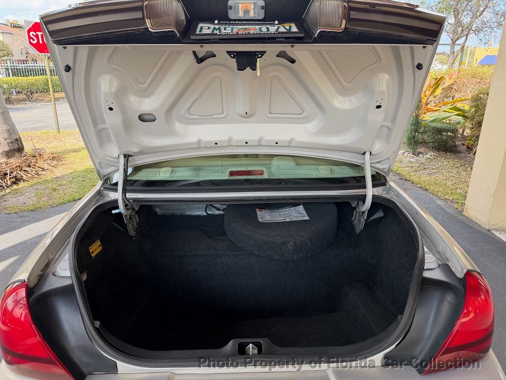 2010 Mercury Grand Marquis LS Sedan Ultimate Edition - 22985262 - 75