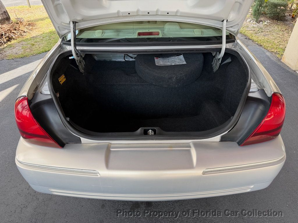 2010 Mercury Grand Marquis LS Sedan Ultimate Edition - 22985262 - 76