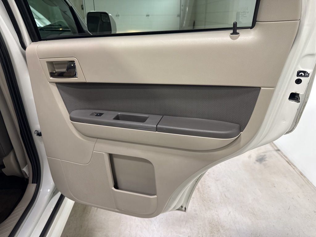 2010 Mercury Mariner FWD 4dr Premier - 23013286 - 36