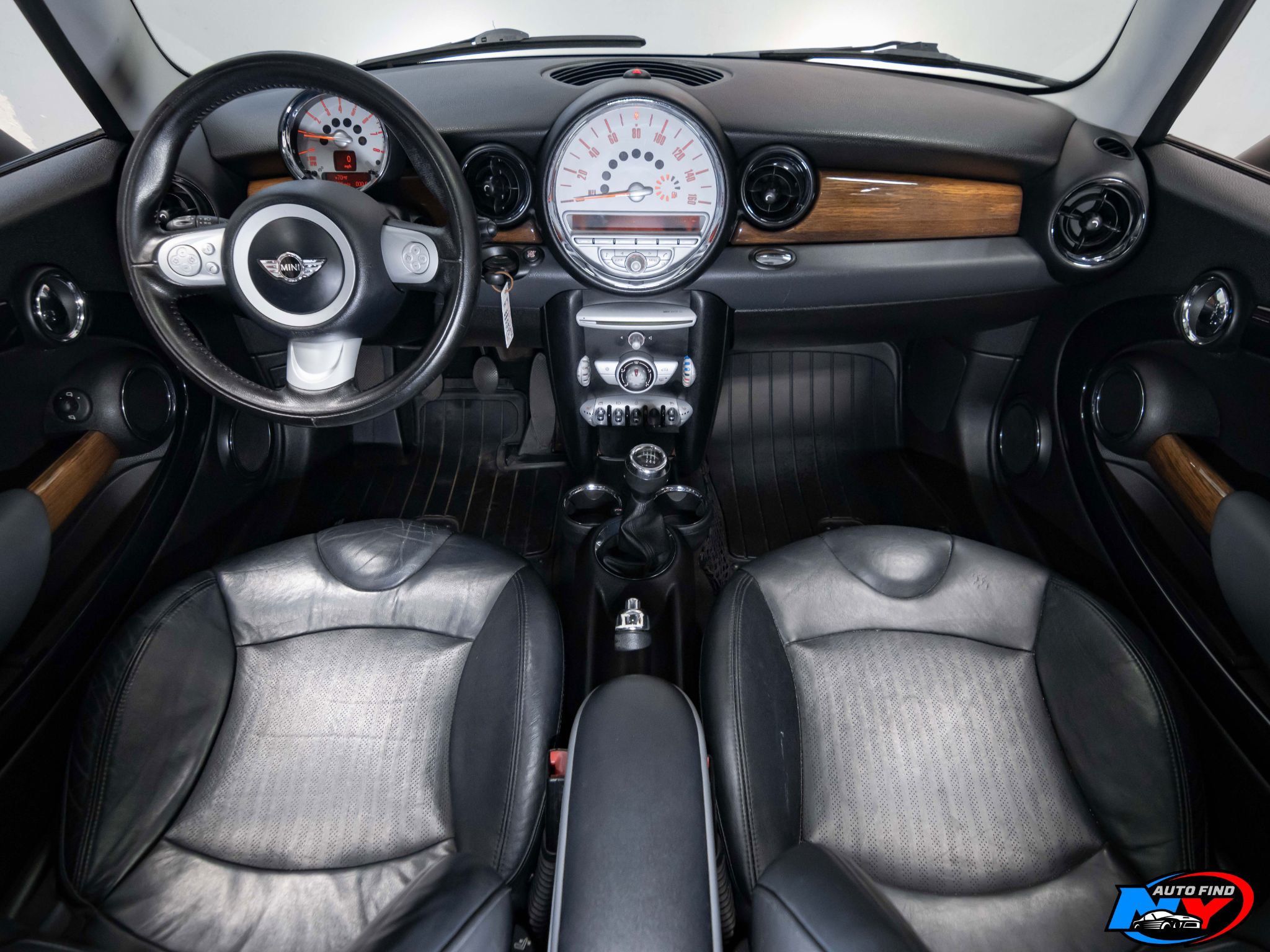 2010 Mini Cooper Hardtop 2 Door photo 2