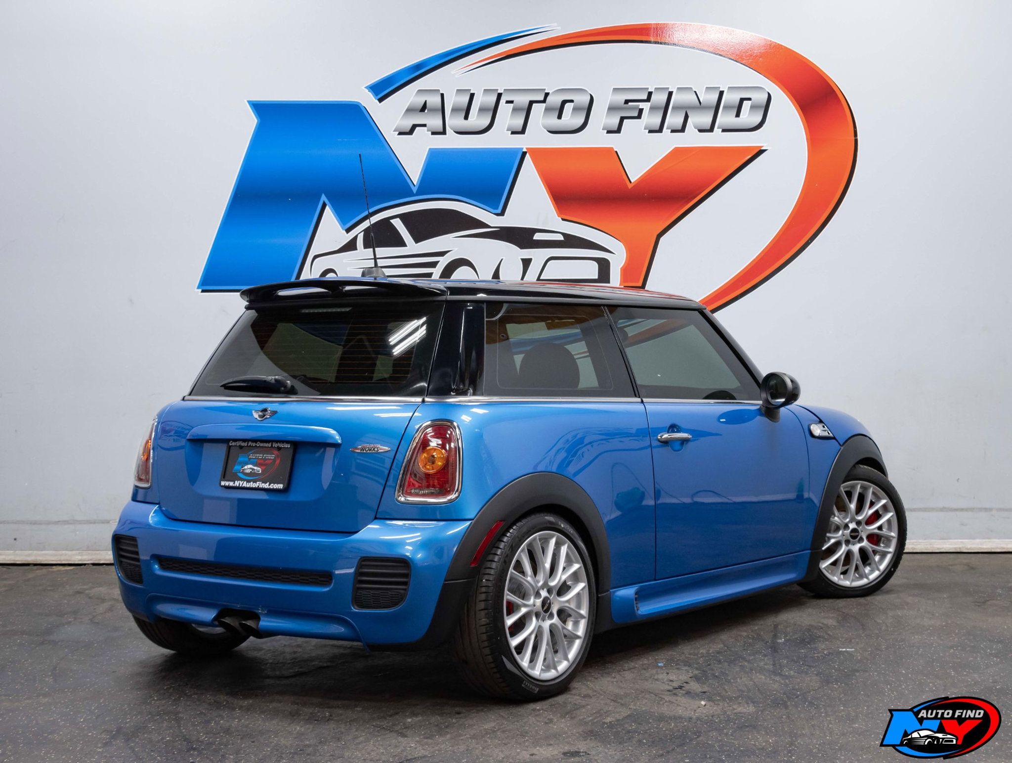 2010 Mini Cooper Hardtop John Cooper Works photo 2