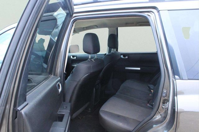 2010 Mitsubishi Endeavor FWD 4dr LS - 23016892 - 5