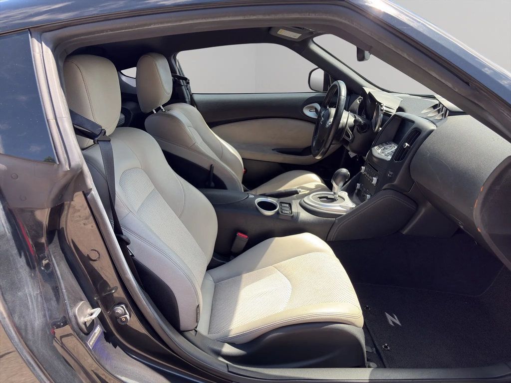 2010 Nissan 370Z 2dr Coupe Automatic Touring - 23016486 - 17