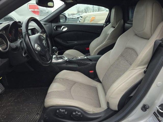 2010 Nissan 370Z 2dr Roadster Manual Touring - 22996193 - 3