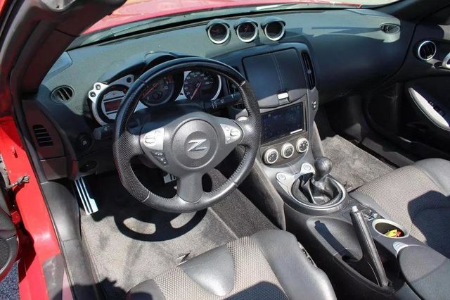 2010 Nissan 370Z 2dr Roadster Manual Touring - 22500756 - 23