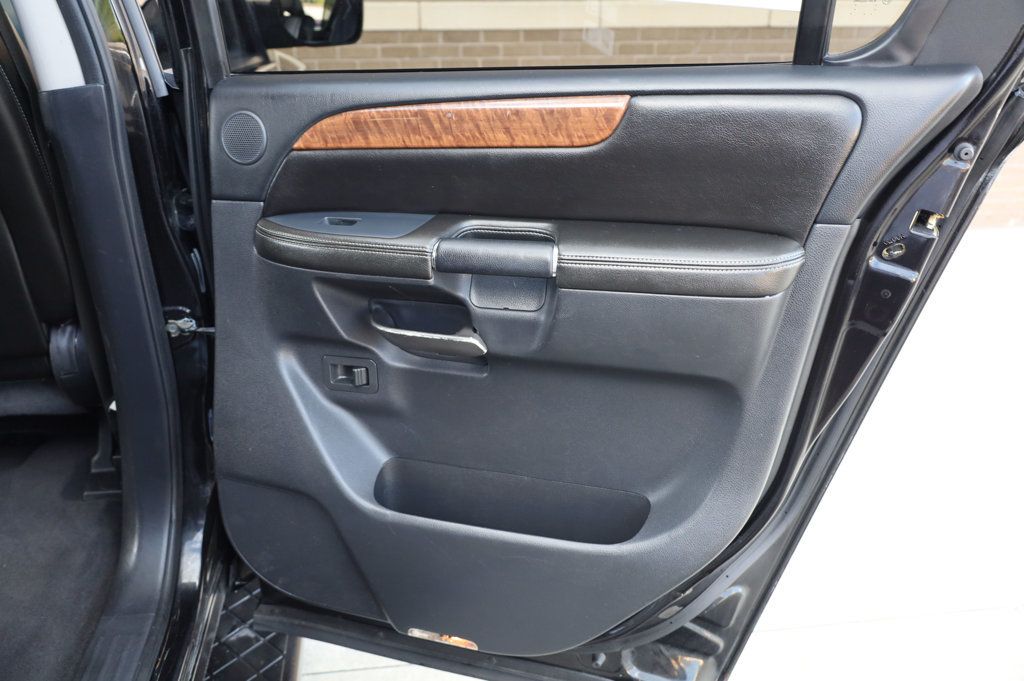 2010 Nissan Armada Platinum photo 18