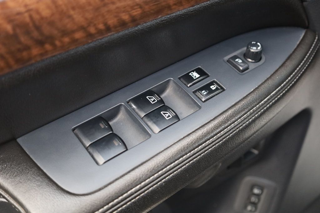 2010 Nissan Armada Platinum photo 30