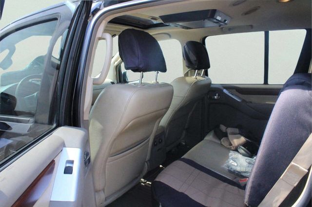 2010 Nissan Pathfinder 4WD 4dr V6 LE - 23004554 - 4