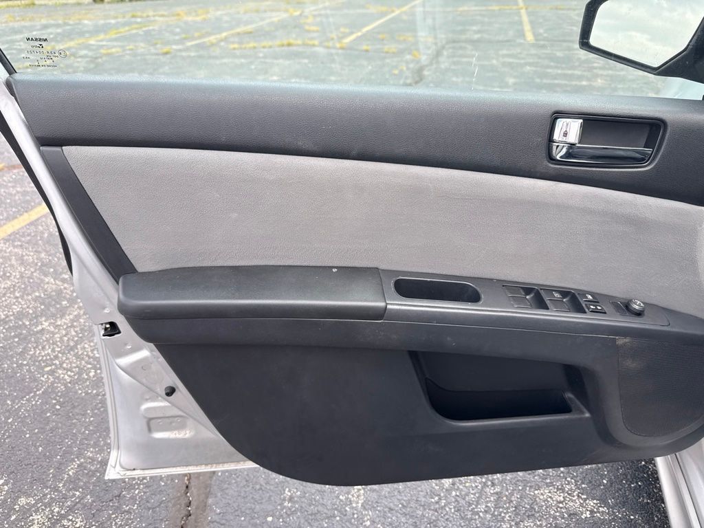 2010 Nissan Sentra 4dr Sedan I4 CVT 2.0 SR - 23058484 - 9