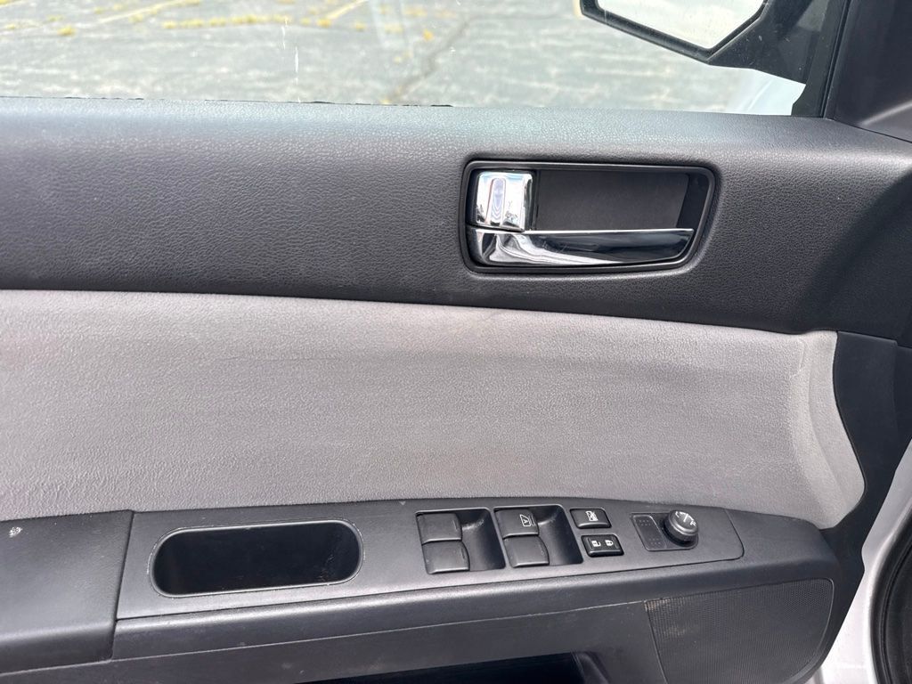 2010 Nissan Sentra 4dr Sedan I4 CVT 2.0 SR - 23058484 - 10