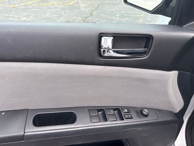 2010 Nissan Sentra 4dr Sedan I4 CVT 2.0 SR - 23058484 - 10
