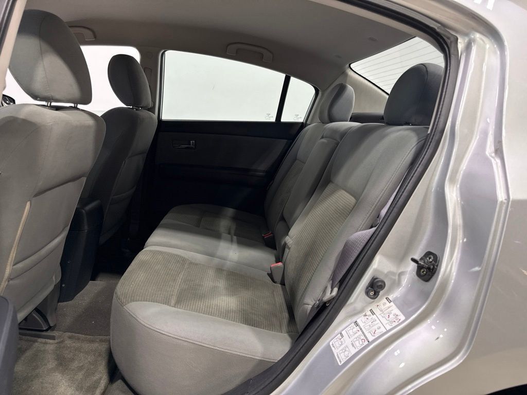 2010 Nissan Sentra 4dr Sedan I4 CVT 2.0 SR - 23058484 - 18