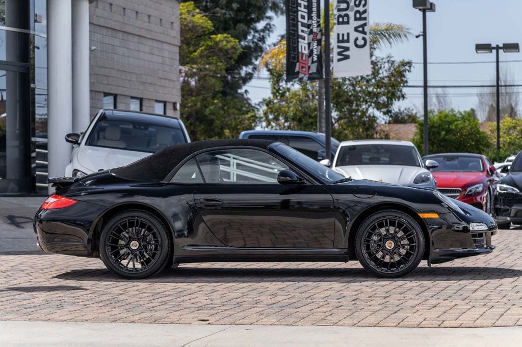 2010 Porsche 911 2dr Cabriolet Carrera 4 - 22363376 - 4