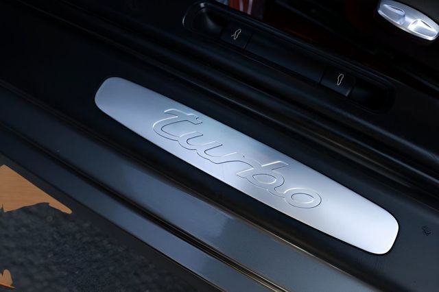 2010 Porsche 911 2dr Cabriolet Turbo - 23028740 - 34