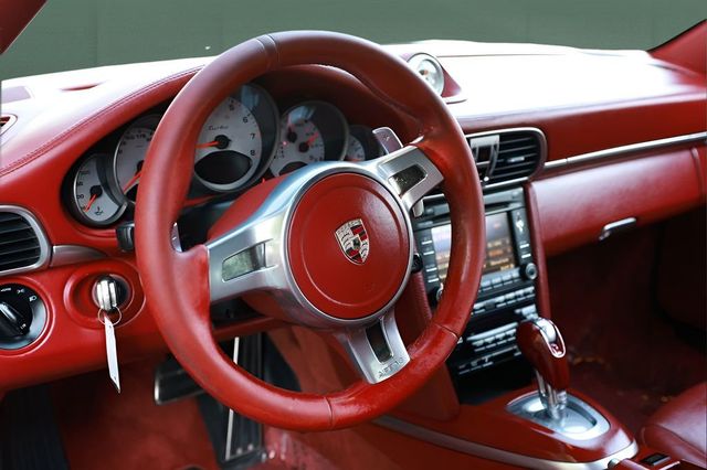 2010 Porsche 911 2dr Cabriolet Turbo - 23057967 - 24