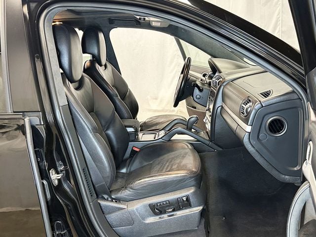 2010 Porsche Cayenne AWD 4dr GTS Tiptronic - 23031446 - 21